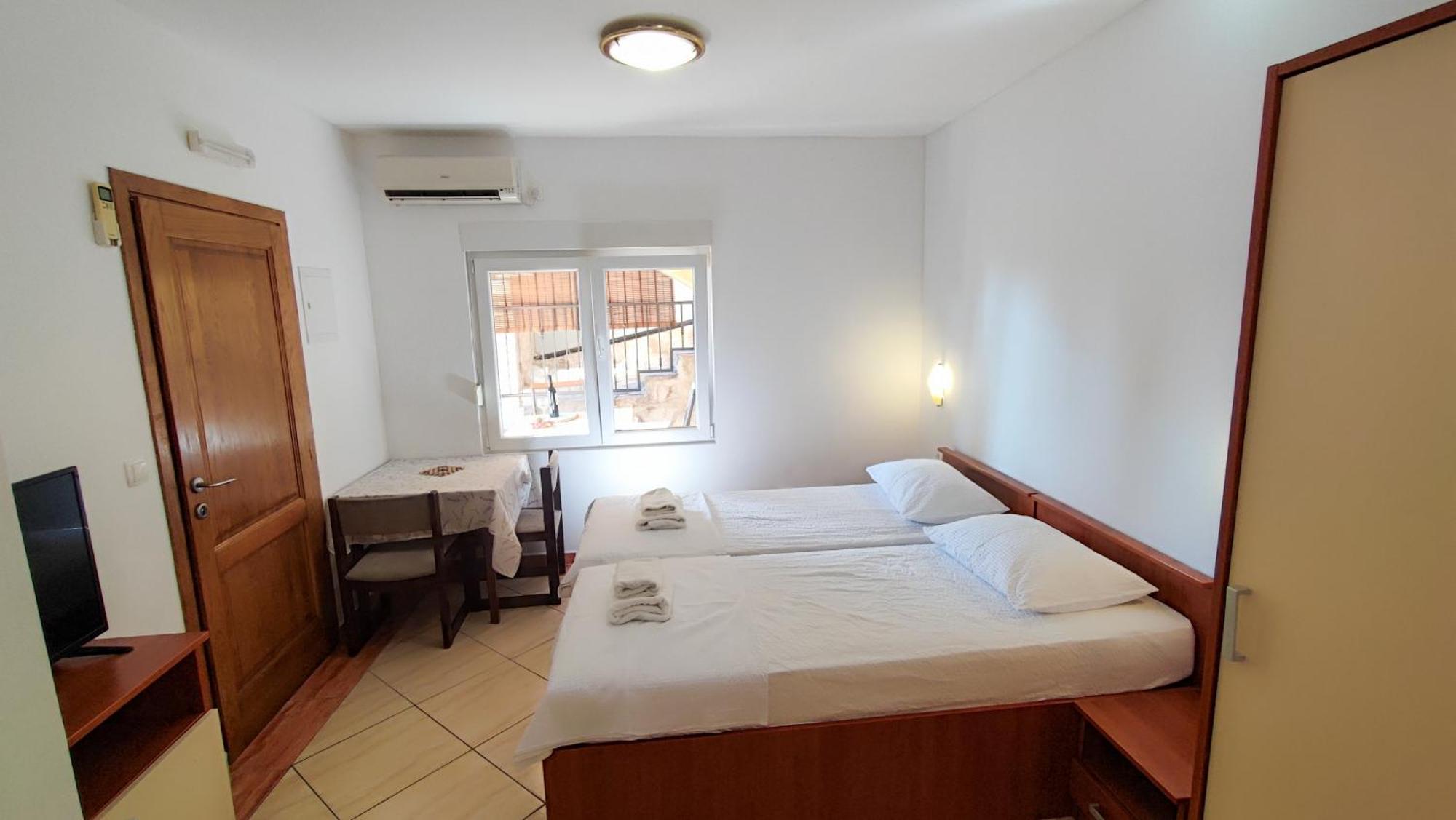Villa Penava, Private Beach, Pool And 7Min To Trogir Chambre photo