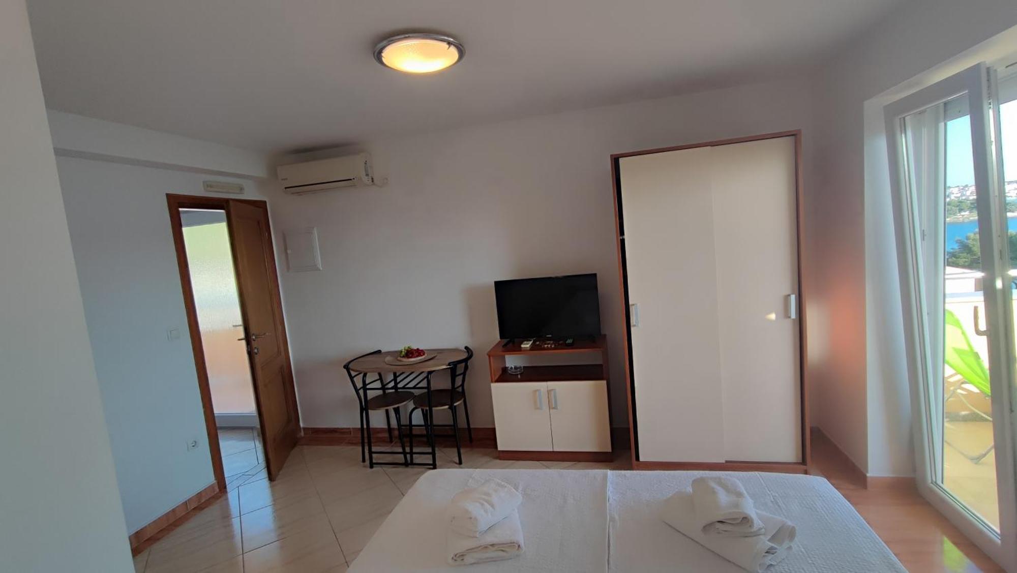 Villa Penava, Private Beach, Pool And 7Min To Trogir Chambre photo