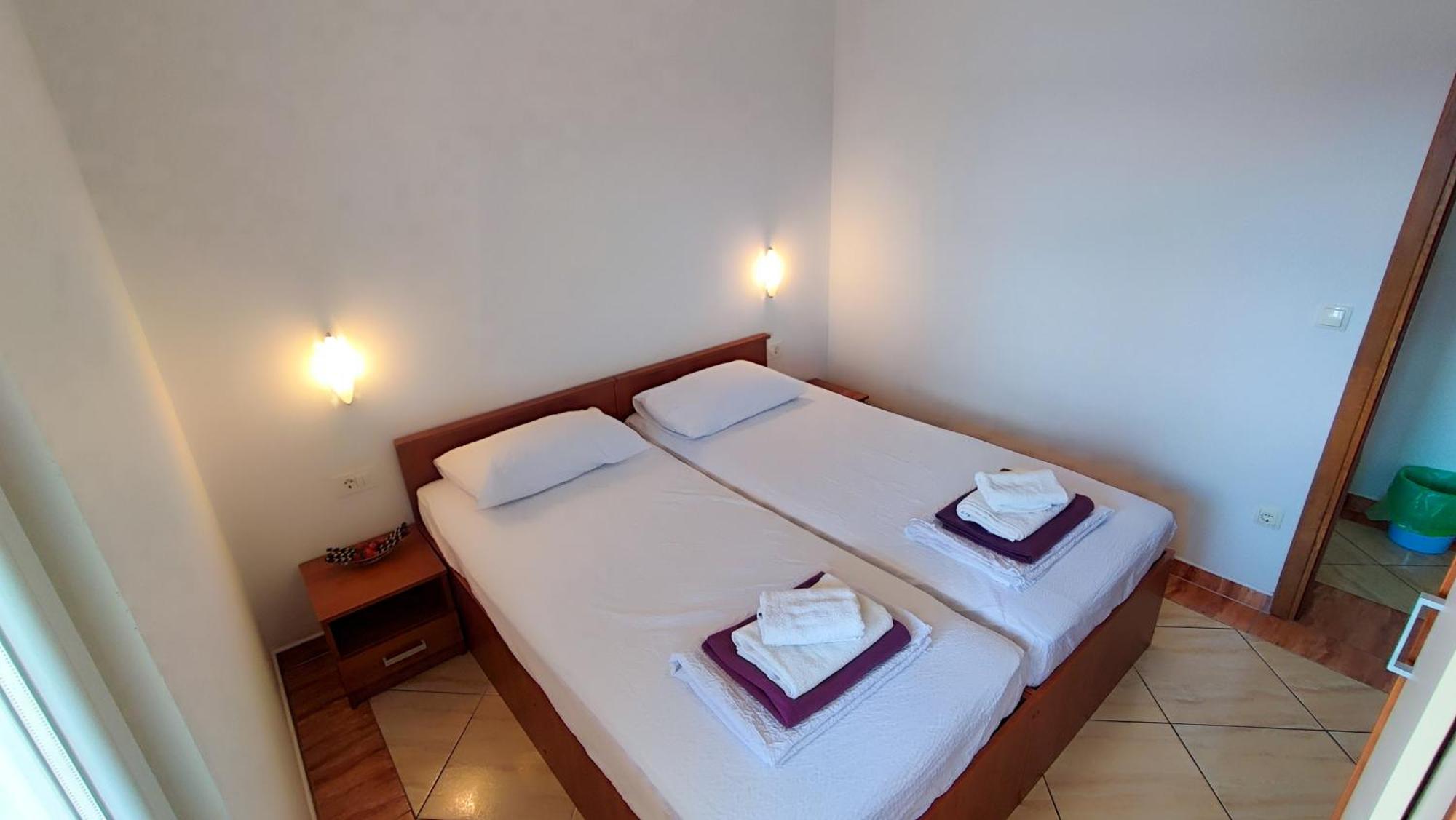 Villa Penava, Private Beach, Pool And 7Min To Trogir Chambre photo