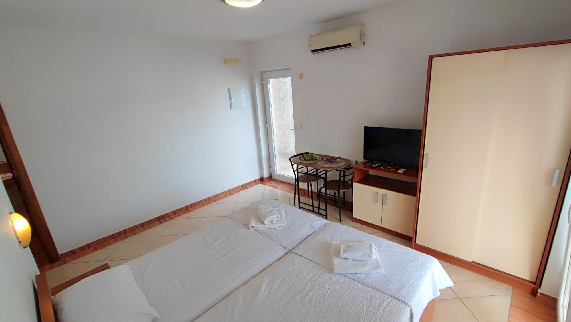 Villa Penava, Private Beach, Pool And 7Min To Trogir Chambre photo