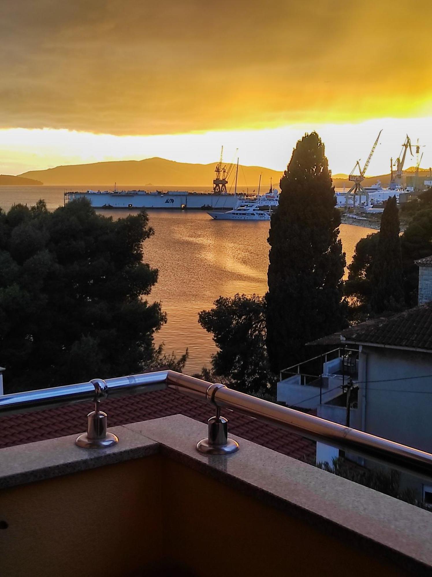 Villa Penava, Private Beach, Pool And 7Min To Trogir Extérieur photo